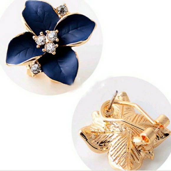 Gold tone Royal Blue Flower earrings ear ring - Picture 7 of 7